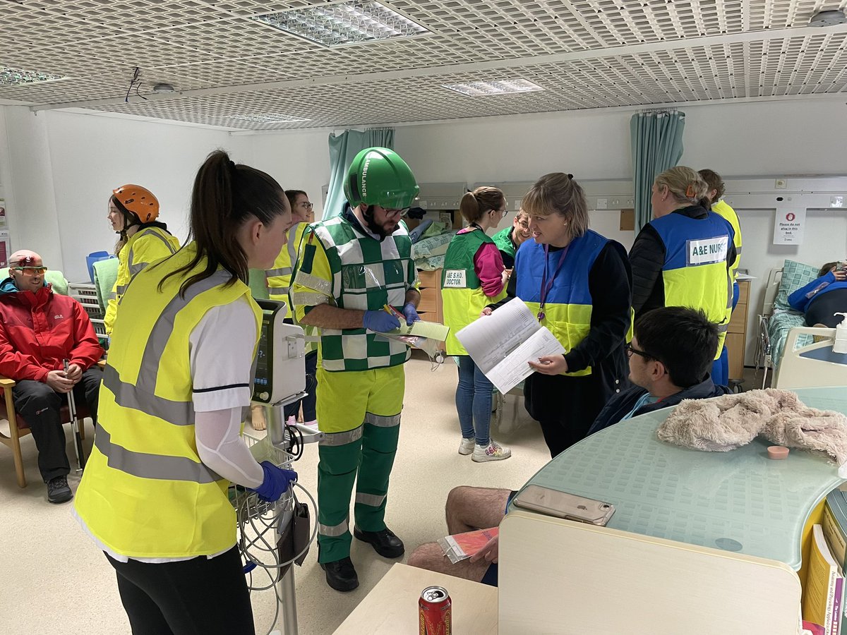 Tune into Drivetime’s ‘Emergency simulation at UL’ on Spotify for the low-down on how emergency services respond to major incidents. Check out the report here open.spotify.com/episode/20vAGd… #Simulation #MajorIncidentSimulation #UL