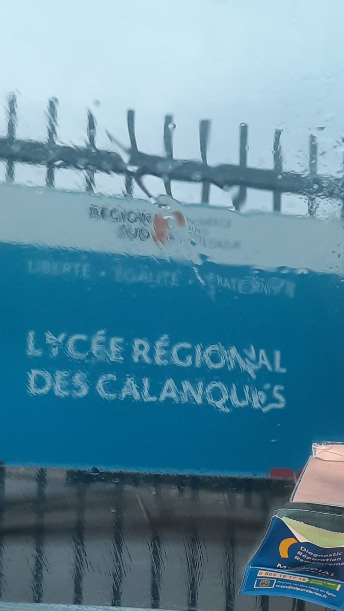 LeBras78173605's tweet photo. La @FSUregionSUD toujours sur le terrain pour rencontrer le personnel du lycée #lescalanques de @MaRegionSud où le personnel est fatigué par le manque de personnel https://t.co/jK5BfzbwJp