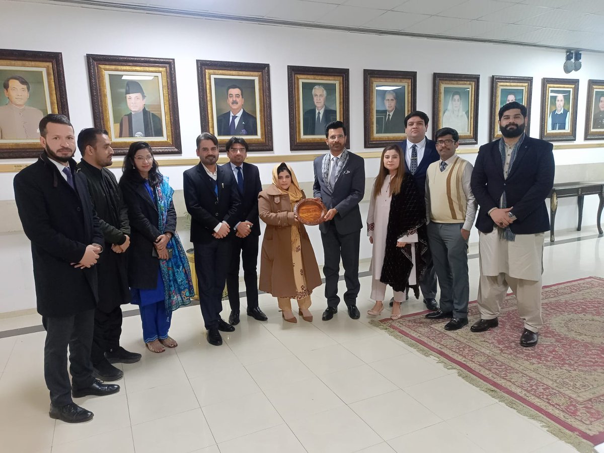 Shah_Sahibaa's tweet photo. Privileged to be a part of the Mustehkam Parlimaan programme implemented by @GIZPakistan and @PIPS_GOV &amp; funded by @EUPakistan

Conclusion was hard however, the YPA period at the @NAofPakistan was one of the most remarkable achievements. It has opened multiple opportunities. https://t.co/GjBFGcbmHN