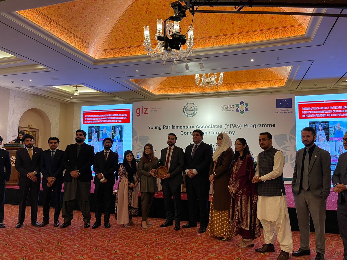 Shah_Sahibaa's tweet photo. Privileged to be a part of the Mustehkam Parlimaan programme implemented by @GIZPakistan and @PIPS_GOV &amp; funded by @EUPakistan

Conclusion was hard however, the YPA period at the @NAofPakistan was one of the most remarkable achievements. It has opened multiple opportunities. https://t.co/GjBFGcbmHN