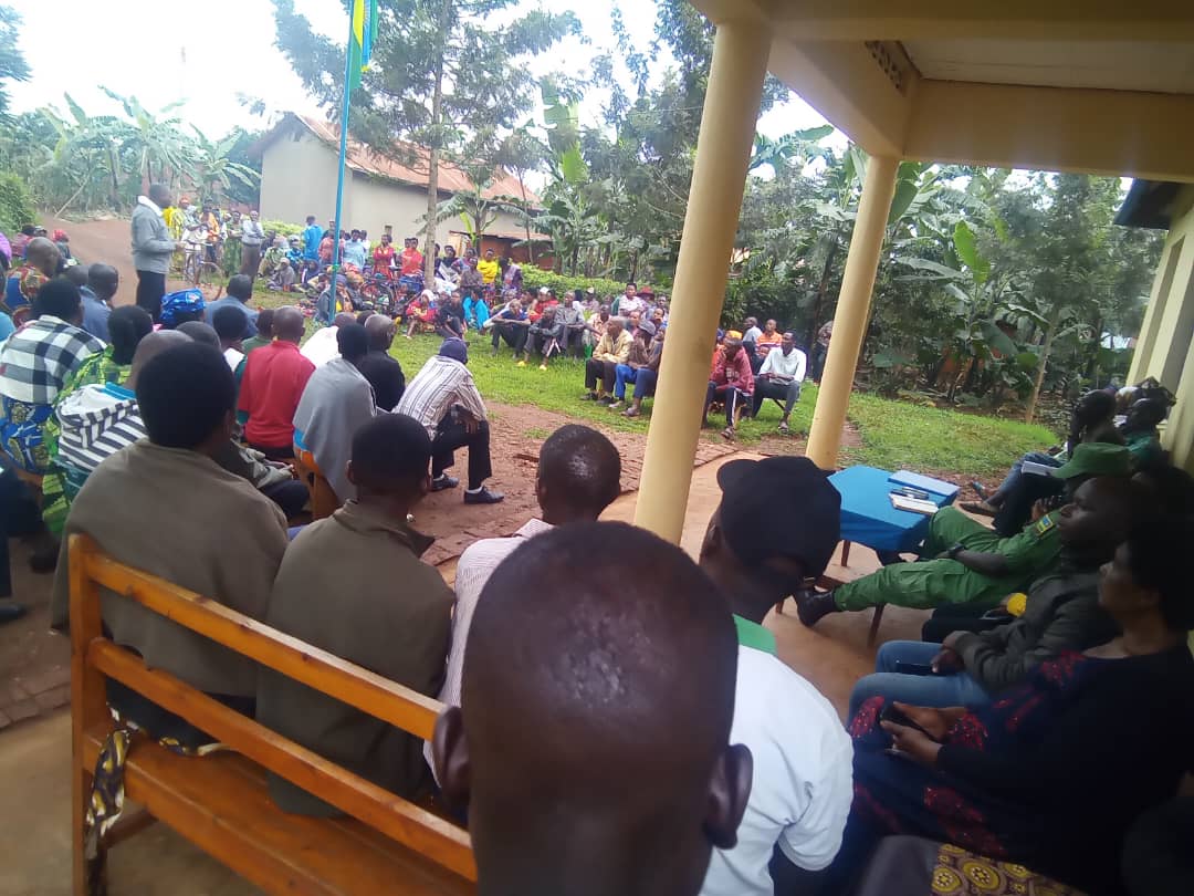 CellGitaraga's tweet photo. Kuri uyu wa 23/1/2023 mukagari ka Gitaraga habaye inteko y'abaturage iyoborwa n'umunyamabanga Nshingwabikorwa Bwana Hakizimana Alexis
 arikumwe na Coordinator wa Dasso Gronome 
Hakiriwe ibibazo 4 birakemuka.
Nyuma yo kwakira ibibazo by'abaturage bakanguriwe gahunda za leta. https://t.co/k31KoHuhqK