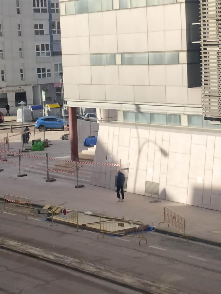 JimenaBm's tweet photo. @Aytoburgos  me parece una vergüenza lo que estáis haciendo en el C.C. Río Vena. Un despropósito tanto para vecinos como para usuarios. Lo único que teníais que hacer era arreglar un alcantarillado. @cris_ayala_ me estás defraudando, tu y tu equipo! @PPBurgosCiudad #Brugos https://t.co/DZRbqXB91J