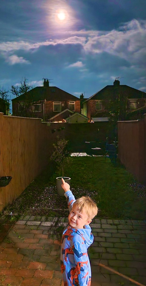 GEliseM30's tweet image. Last night our #eyfs families supported our learning around the theme ‘Space’ by capturing photographs of their children with the ‘Wolf Moon’ #homelearning #wolfmoon @EldonGroveAcad #eatingthemoon