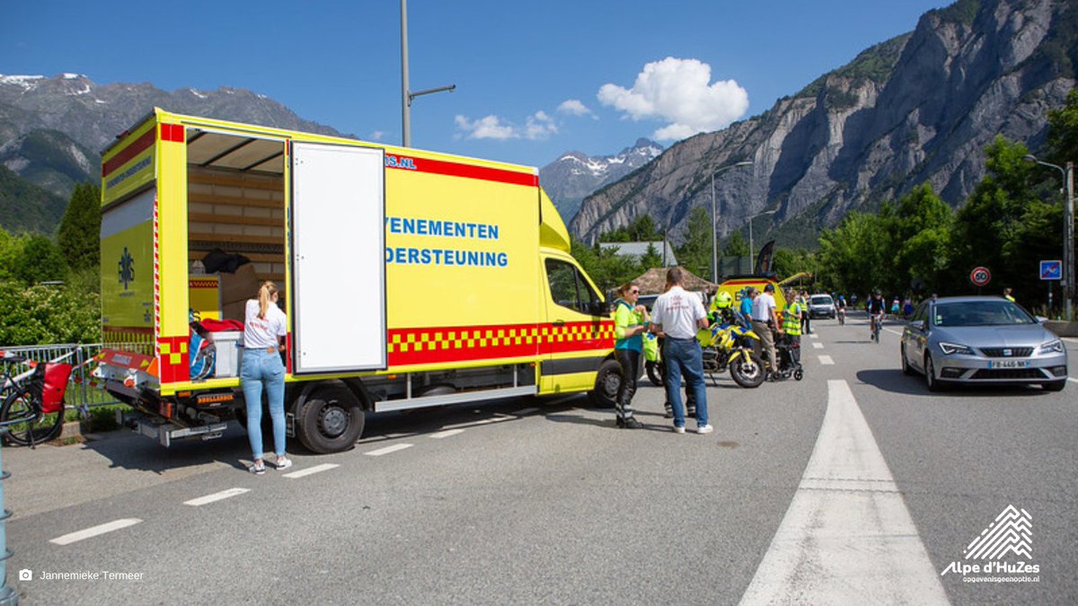 In de koersweek van zijn er tijdens de events, zoals de BBQ-bijeenkomst en het slotfeest, EHBO-posten nodig.  We zijn nog op zoek naar mensen met een EHBO-certificaat die als vrijwilliger mee willen draaien.
Klik hier voor de vacatures: opgevenisgeenoptie.nl/alpe-dhuzes/va…

#ad6