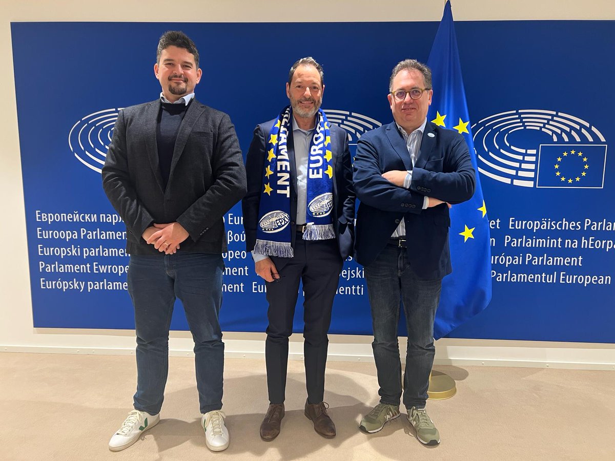 Thanks to Alessandro Chiocchetti, Secretary-General of the @Europarl_EN for this fruitful discussion with our secretary-generals @RichardMolard and Ollivier Gimenez. European rugby gets stronger💪 United in diversity, United in rugby 🏉 #rugby #Europe