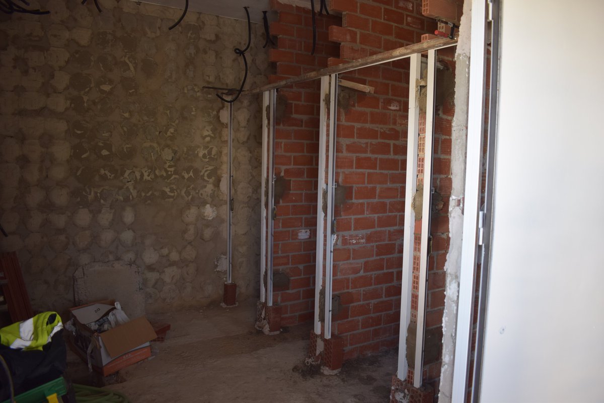Ayto_Castilblan's tweet photo. Las obras de rehabilitación de los vestuarios y aseos del Recinto Ferial superan el 60% de su ejecución final
https://t.co/oSJuO8diyD https://t.co/ED3ue8bJZ7