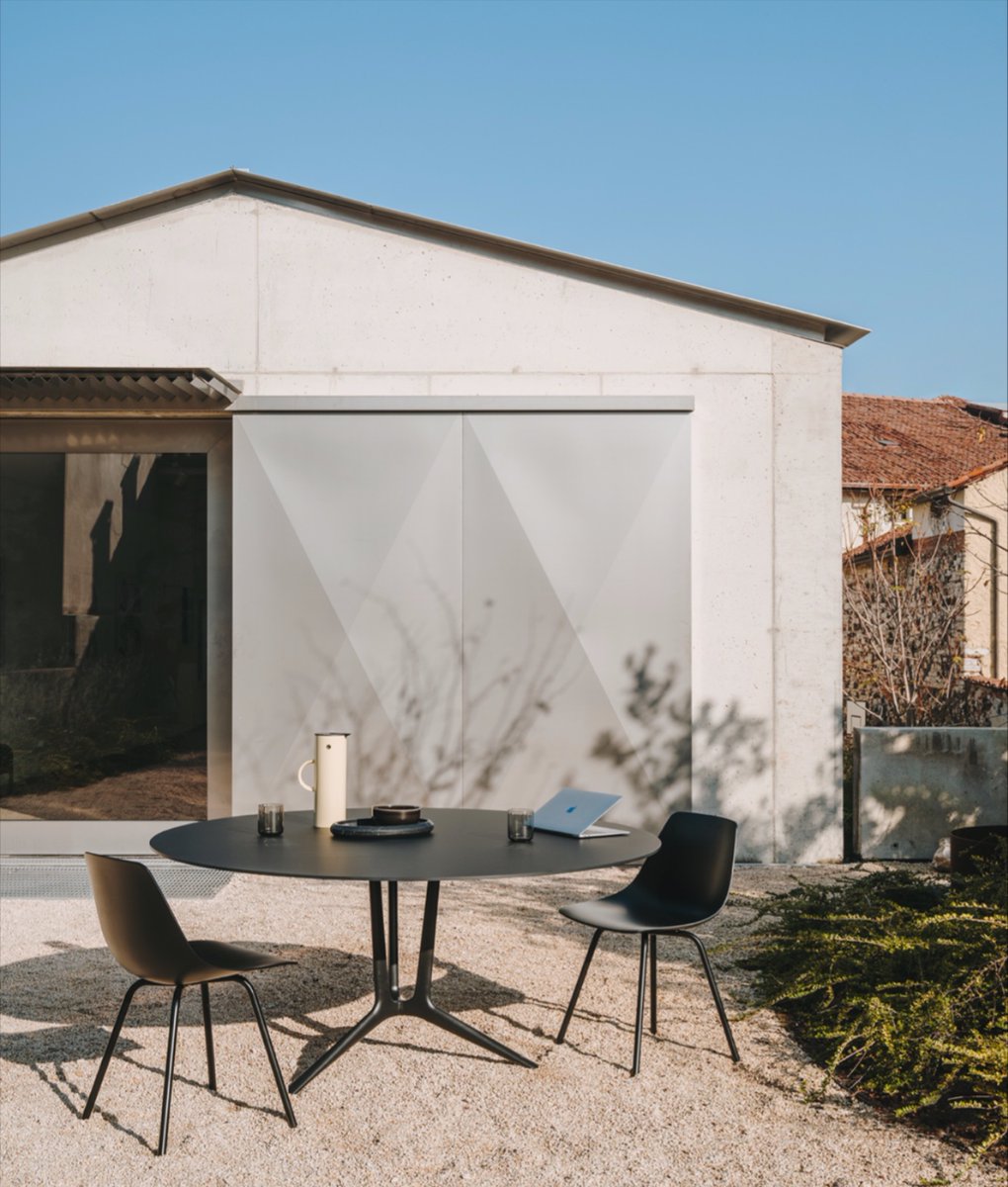 SHAREpr_srizzi's tweet photo. Il tavolo TRAIL di Lapalma design va outdoor! E i suoi materiali sono tutti smontabili e riciclabili. Perché la sostenibilità non è solo un percorso, ma la strada maestra di Lapalma.

#design #indoor #outdoor #outdoordesign #table #tabledesign #madeinitaly #designlovers https://t.co/r0luPl7M8S