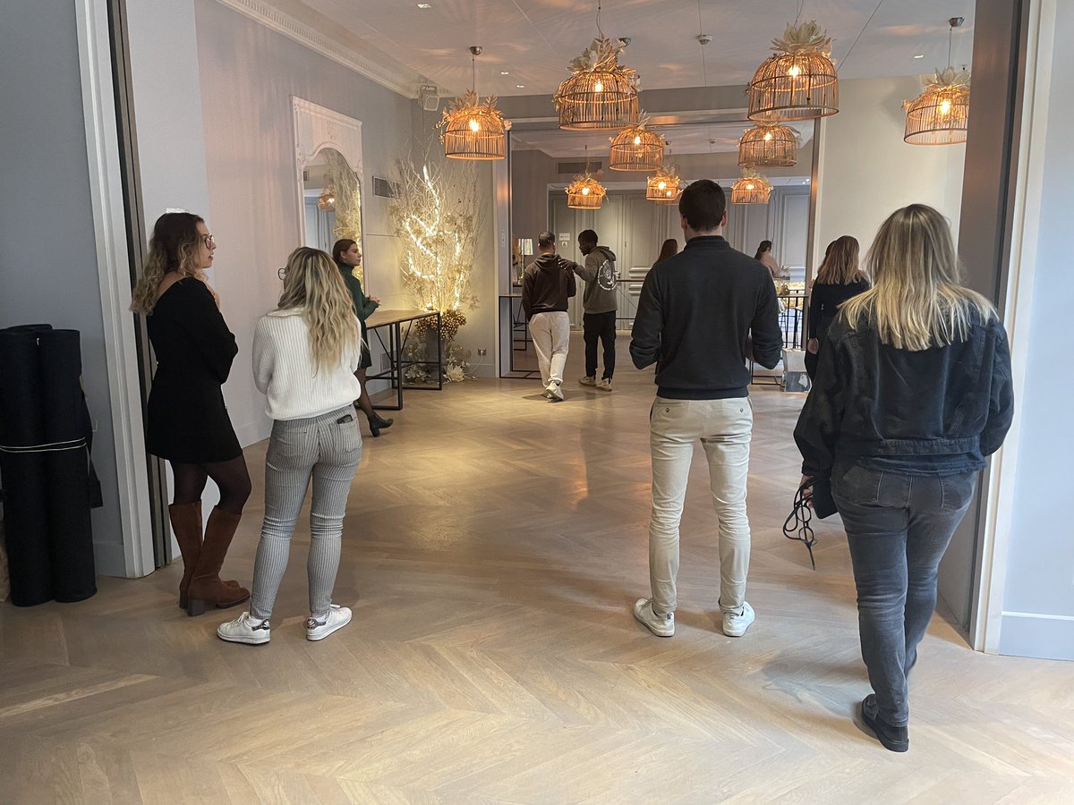 Pour leur cours sur le processus de production, nos étudiants en M1 ont été chaleureusement accueillis au ✨Cercle d’Aumale.✨

Un grand merci à la fondatrice de By Kadrance, Alexandra Bouigue et à la responsable commerciale, Clara Bulbulian pour cet accueil et la visite. 🤗