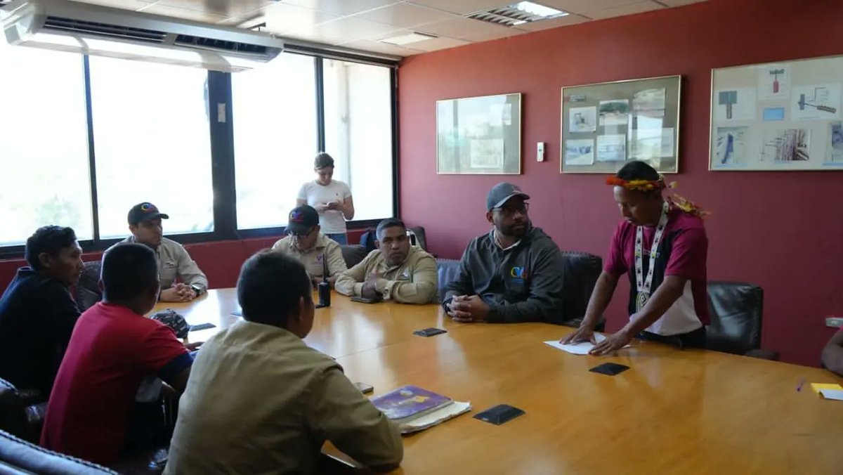 CVG_Oficial's tweet photo. El presidente de la Junta, Héctor Silva, visitó los Pijiguaos para verificar y validar diferentes procesos productivos de la Mina Bauxilum. 
@Hectorsilvavzla https://t.co/4rY7qtD7lZ