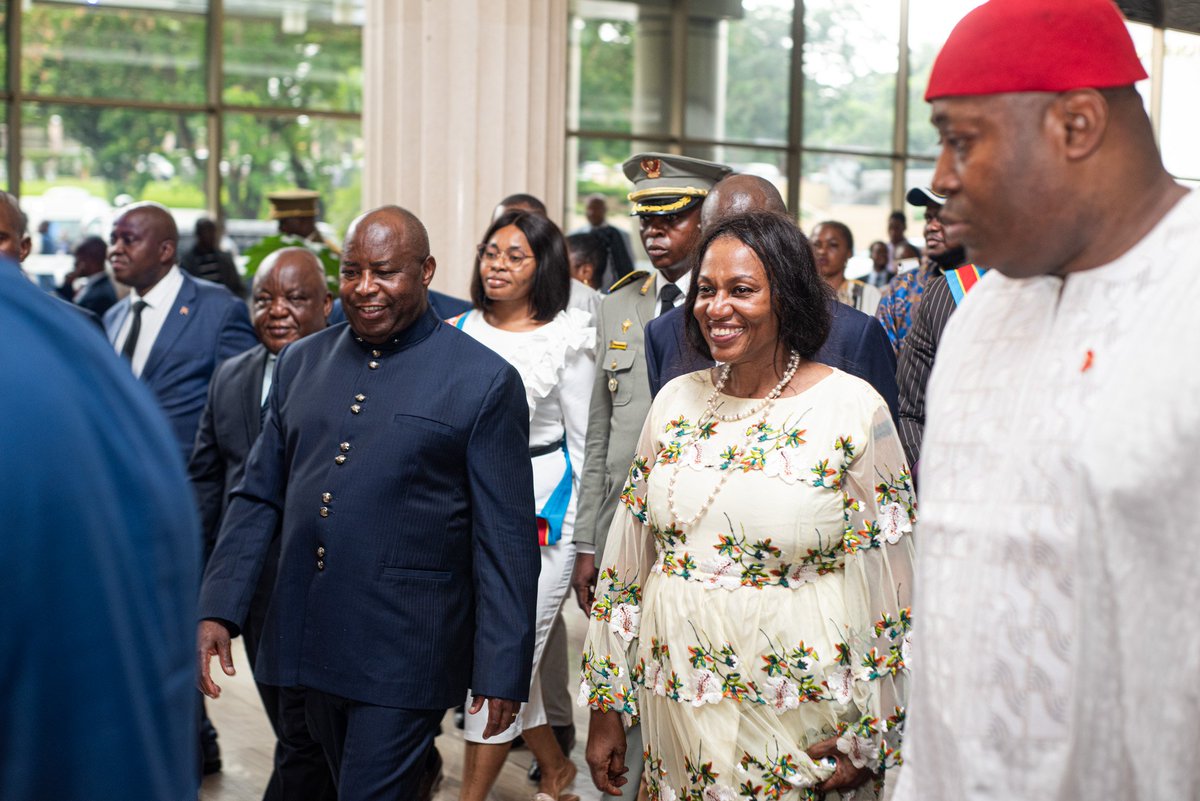 SpecialeYelu's tweet photo. Conférence-échange sur l’agenda 2250 avec S.E.M le Président du Burundi Evarist NDAYISIMIYE qui a rencontré la jeunesse congolaise en sa qualité de champion de l’U.A de l’agenda Jeunesse, Paix et Sécurité
#fatshipresident #fatshibéton #2250 #paixetsecurité #chantalyelumulop https://t.co/mKe7GRU7ml