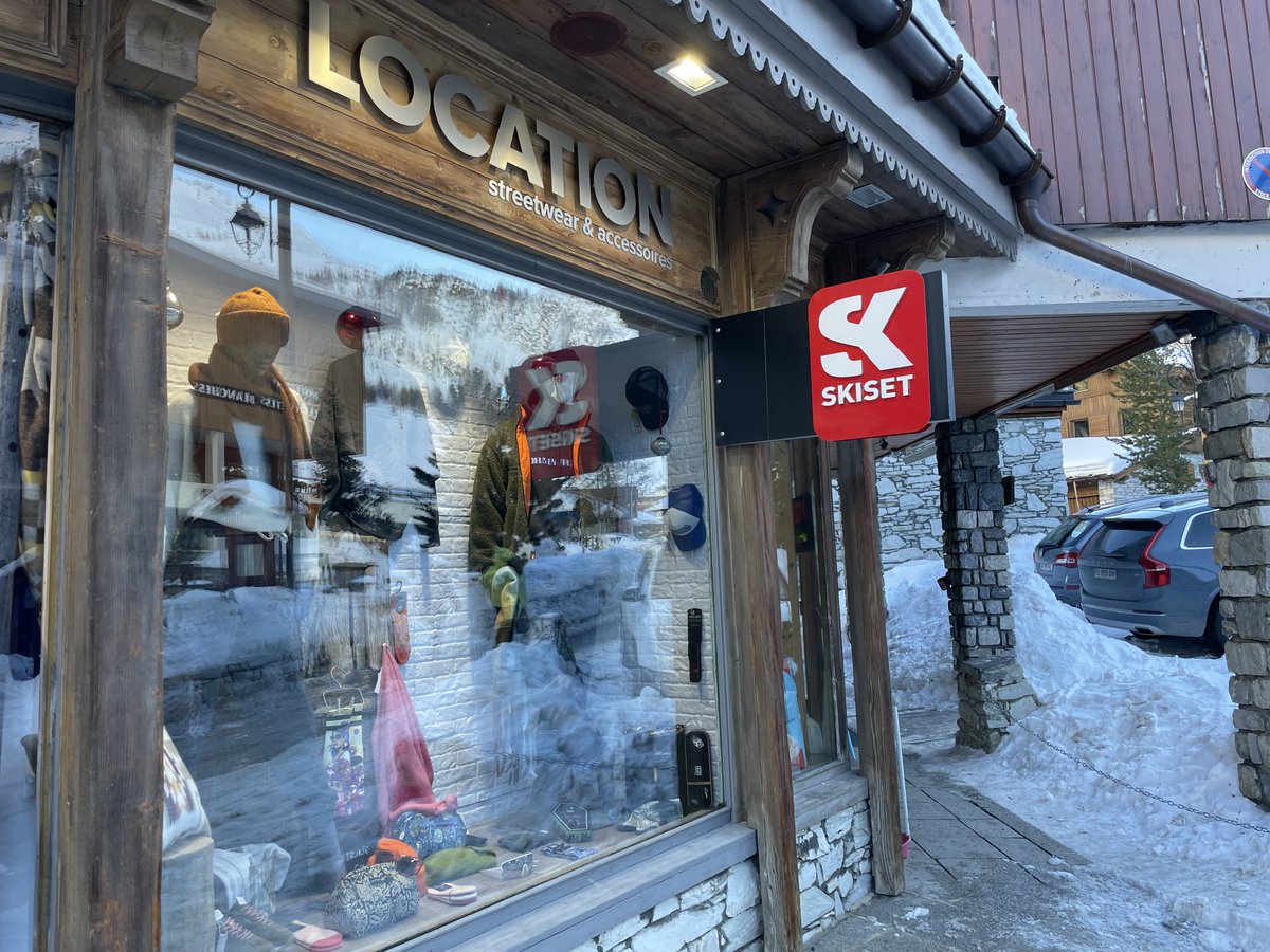 Altibus's tweet image. ⏰ J-15 avant les vacances de février (pour la 1ère zone 😉) ! Réservez votre location de ski avec @skiset avant votre départ 👌

💻 Jusqu'à 50% de réduction sur les locations en ligne
🎁 5% de réduction supplémentaires avec le code promo Altibus
👉 skiset.com/partner/altibus