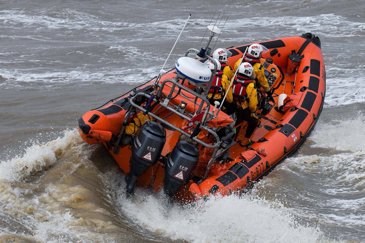 RNLI_Whitstable's tweet photo. Whitstable RNLI has an Atlantic 85 inshore lifeboat which is powered by two 115hp Yamaha engines. The 8.5m boat can reach 35 knots but has outstanding manoeuvrability and is well suited to operate in inshore waters.
#RNLI #SavingLivesAtSea #FloatToLive #atlantic85 #whitstable https://t.co/2ctEjRzePr