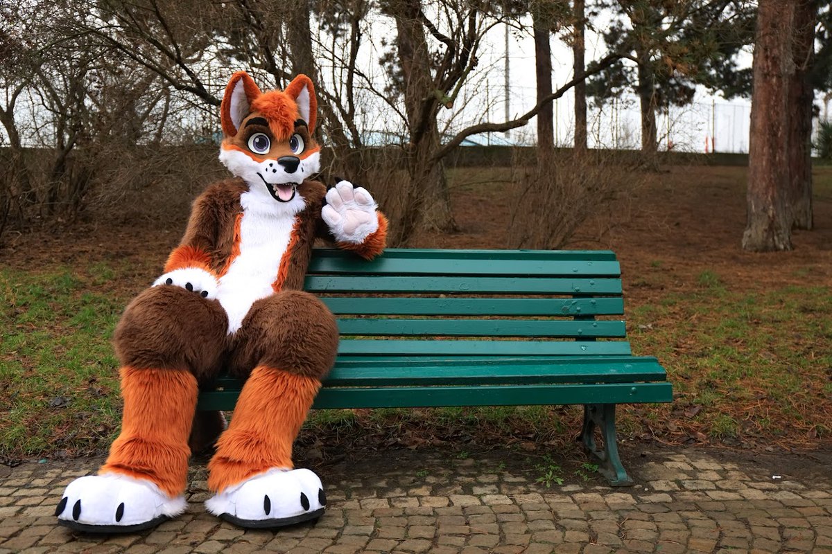 Heya, come here, there's plenty of free space for you to sit^^ Happy #FursuitsFriday everyone!
✂️@R5suits, <a href="/Blue_Bluefie/">Bluefie</a>, <a href="/Shrumibo/">Shrumibo 🌿🍄</a>
📷<a href="/DerooShep/">Deroo</a>