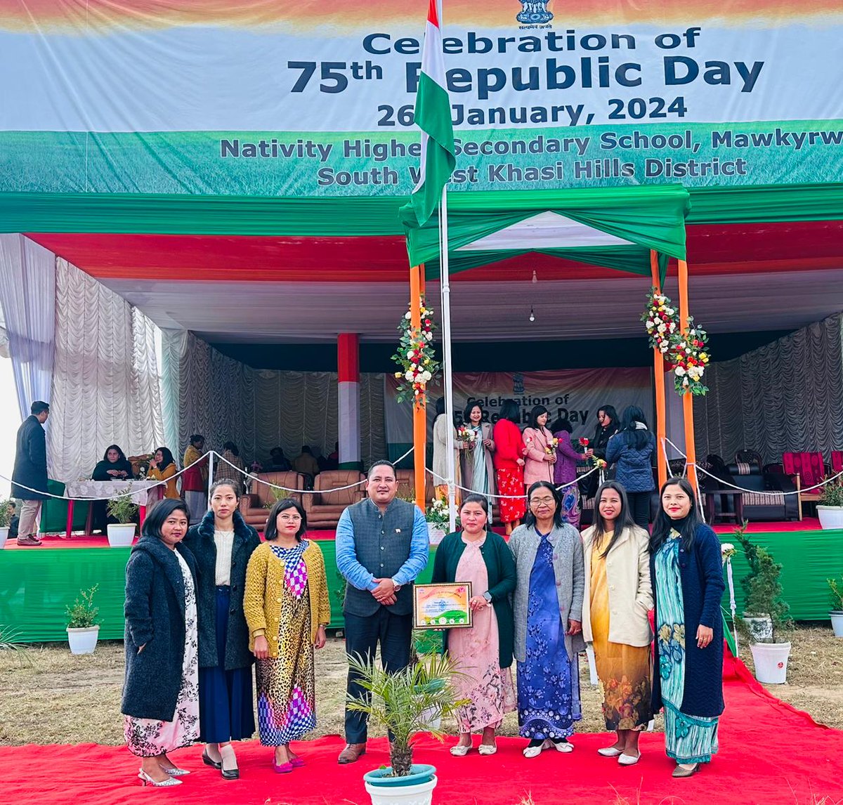 meghalayahealth's tweet photo. District Health teams received prestigious awards during the #RepublicDay2024 Celebration
🇮🇳 Baghmara Civil Hospital under #MHIS AB-PMJAY implementation for top performing district hospital in the State
🇮🇳  Winner award of, Best Health and Wellness Centres of #SouthWestKhasiHills https://t.co/AjcDBjlS4q