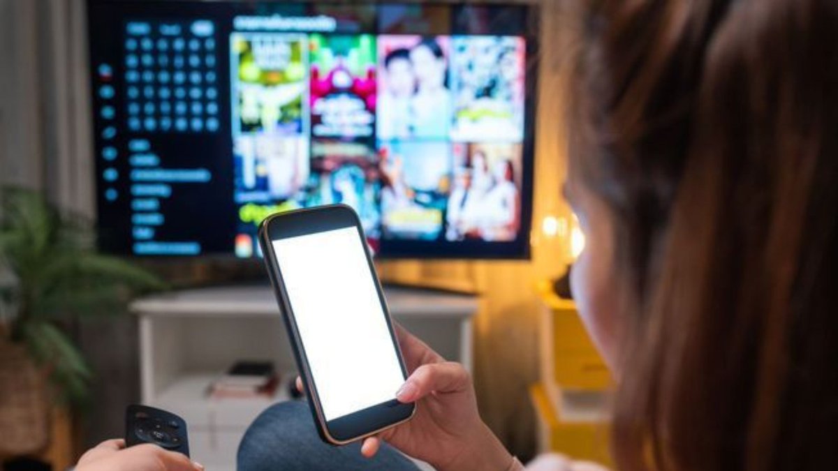 emiliemarquois's tweet photo. #MotDuJour 📱 Le "second screening" c'est quoi ? Doit-on s'en inquiéter ?
Cliquez là. ▶️ https://t.co/x0ZBWlU9P3
#SecondScreening #Ecrans https://t.co/CCwxe8Abiv