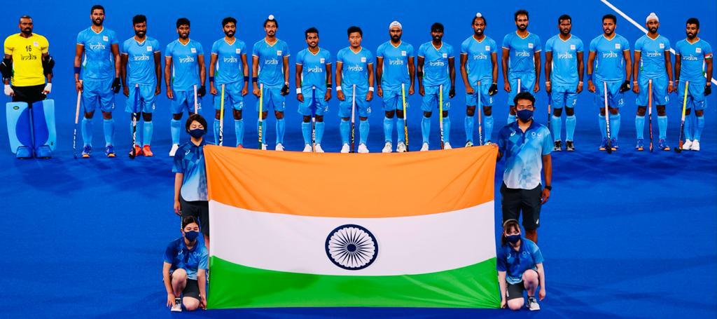 With gratitude in our hearts, let's commemorate the essence of being Indian. Happy Republic Day! 🙏🇮🇳 @TheHockeyIndia