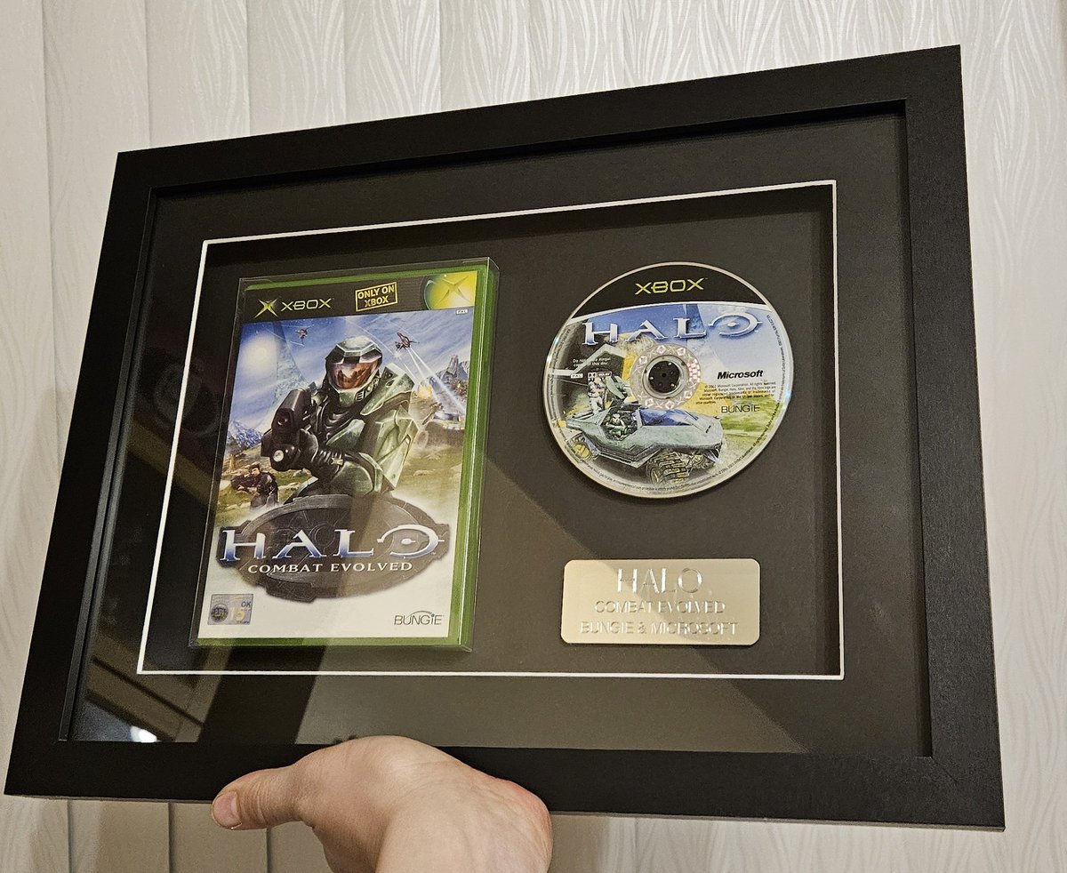 RetroFramesCo's tweet photo. It's true! Our customers love our #Halo High Grade Framed games!!

Grab yours now at https://t.co/prWWEuDu7g 

#framedgame #HaloInfinite #xbox #Microsoft #halo2 #mastercheif #gamer #wallart https://t.co/E3Eu7aA9Lg