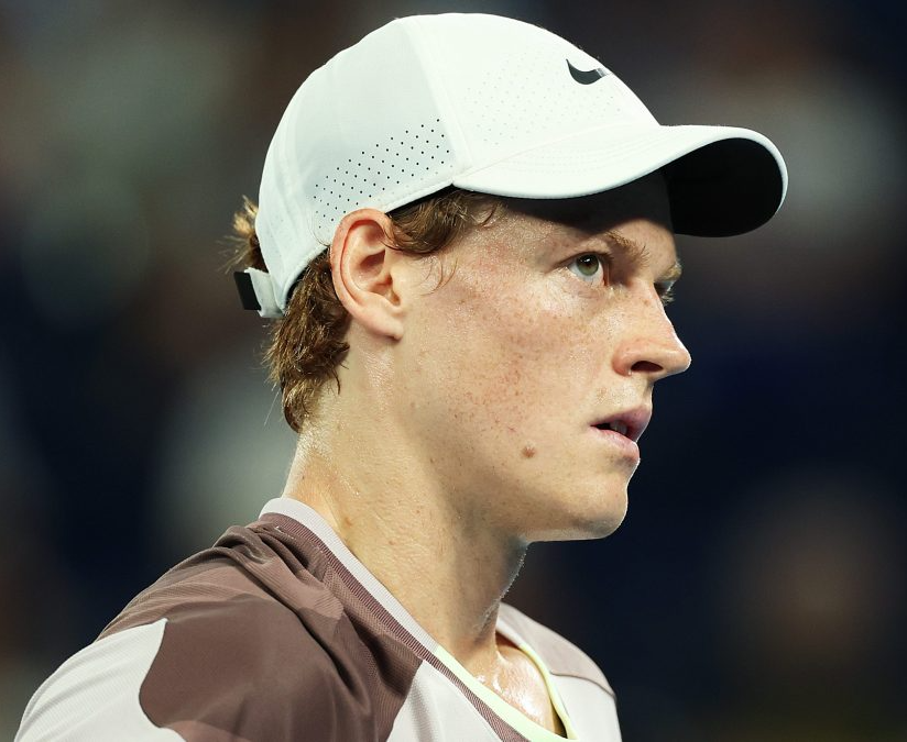 parallelecinico's tweet photo. Prima finale in un Grande Slam in carriera.
18 set vinti e 1 perso.
Sconfitto per la terza volta in 2 mesi Djokovic.
Fino a poco tempo fa era considerato un problema da uno dei più noti giornali italiani.
Vero, Sinner è il più bel problema dello sport italiano.
#AusOpen #Sinner https://t.co/riN0uj55CA