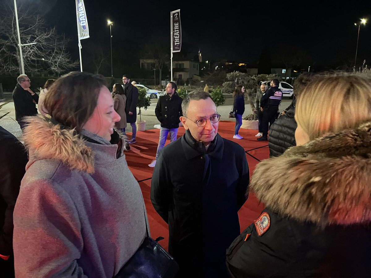 ✨ Le Maire de Fréjus, @david_rachline, a présenté, hier soir, ses vœux ainsi que ceux du Conseil Municipal aux Fréjusiens. 🇫🇷

Très heureux de travailler, depuis 10 ans maintenant, auprès de notre Maire pour faire de #Fréjus une ville où il fait bon vivre ! 😍

#Voeux2024