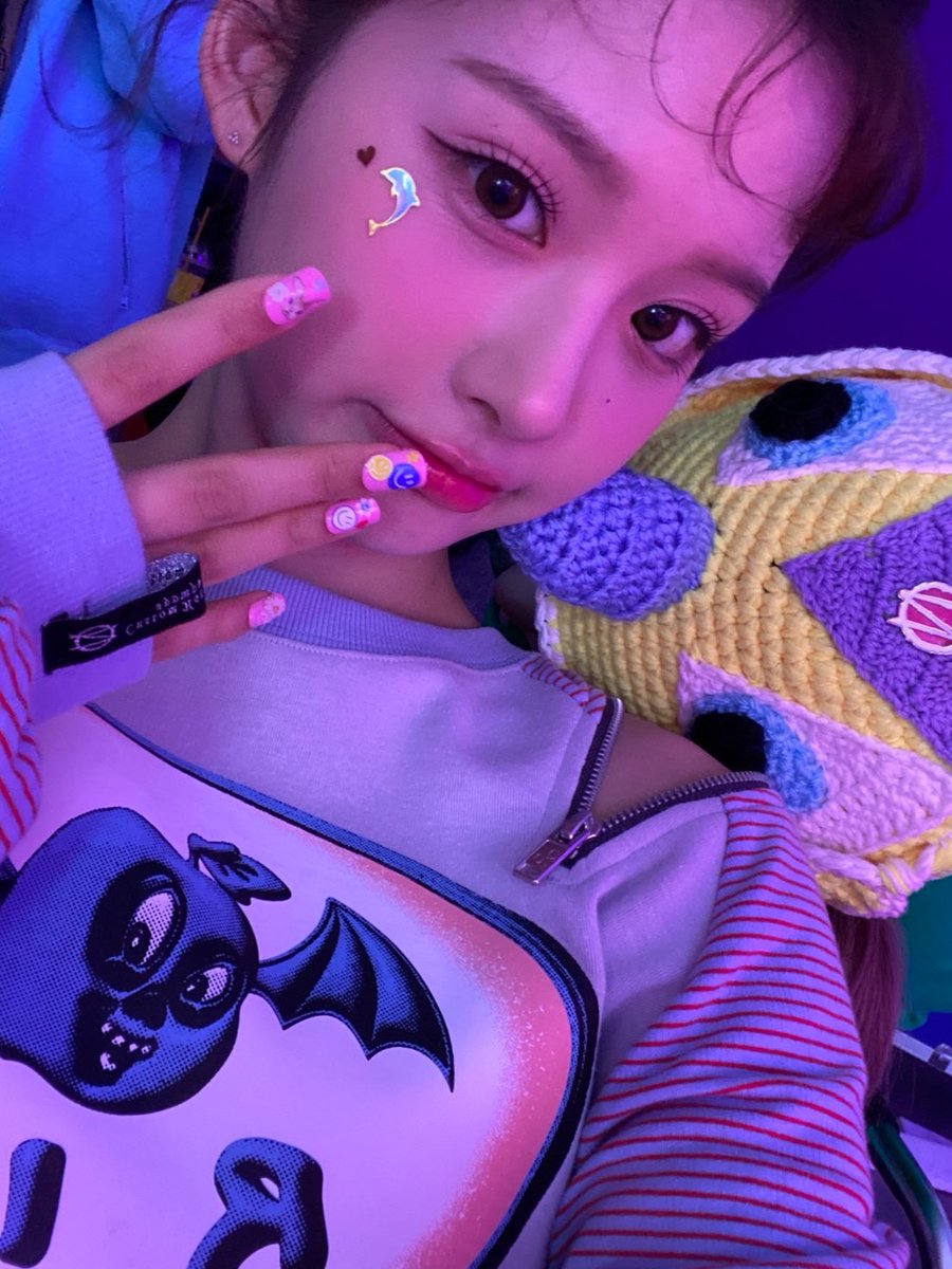 WE_NMIXX's tweet photo. 오늘은 윤아 생일!! 윤아야 생일 축하해💛
우리 멤버들이랑 엔써랑 행복한 생일 보내좌~😚
DASH 활동도 아자아자🎶
사진 찾다가 추억 여행하구 왔다..

#NMIXX #엔믹스
#배이 #BAE 
#설레고_떨리는_설윤DAY https://t.co/VDOiVCE1UF