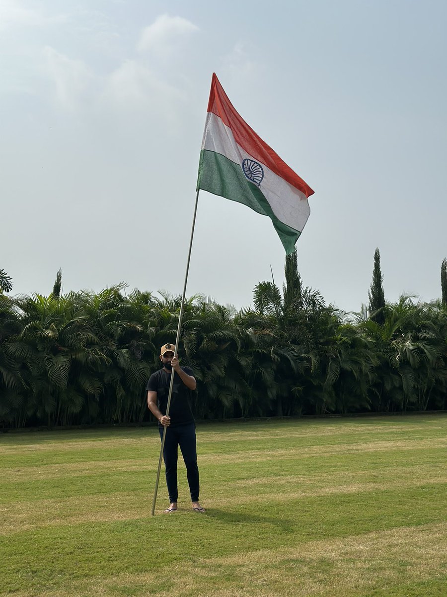 May the pride of being Indian fill your heart with joy and gratitude. Happy Republic Day to you and your family. 🇮🇳 #republicday #shami #mdshami #mdshami11