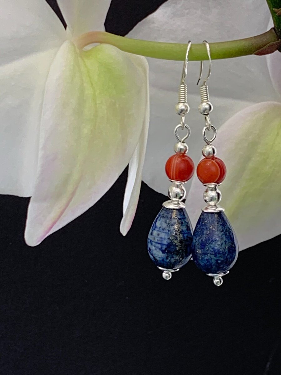 £13.95 Blue Lapis Lazuli & Red Lace Agate Earrings.

Purchase here: earringsofgemstone.com/products/blue-…

#earringsofgemstone #gemstoneearrings #elegantearrings #bohemianearrings #handcraftedearrings #blueearrings #redearrings #silverearrings #bohemianjewellery