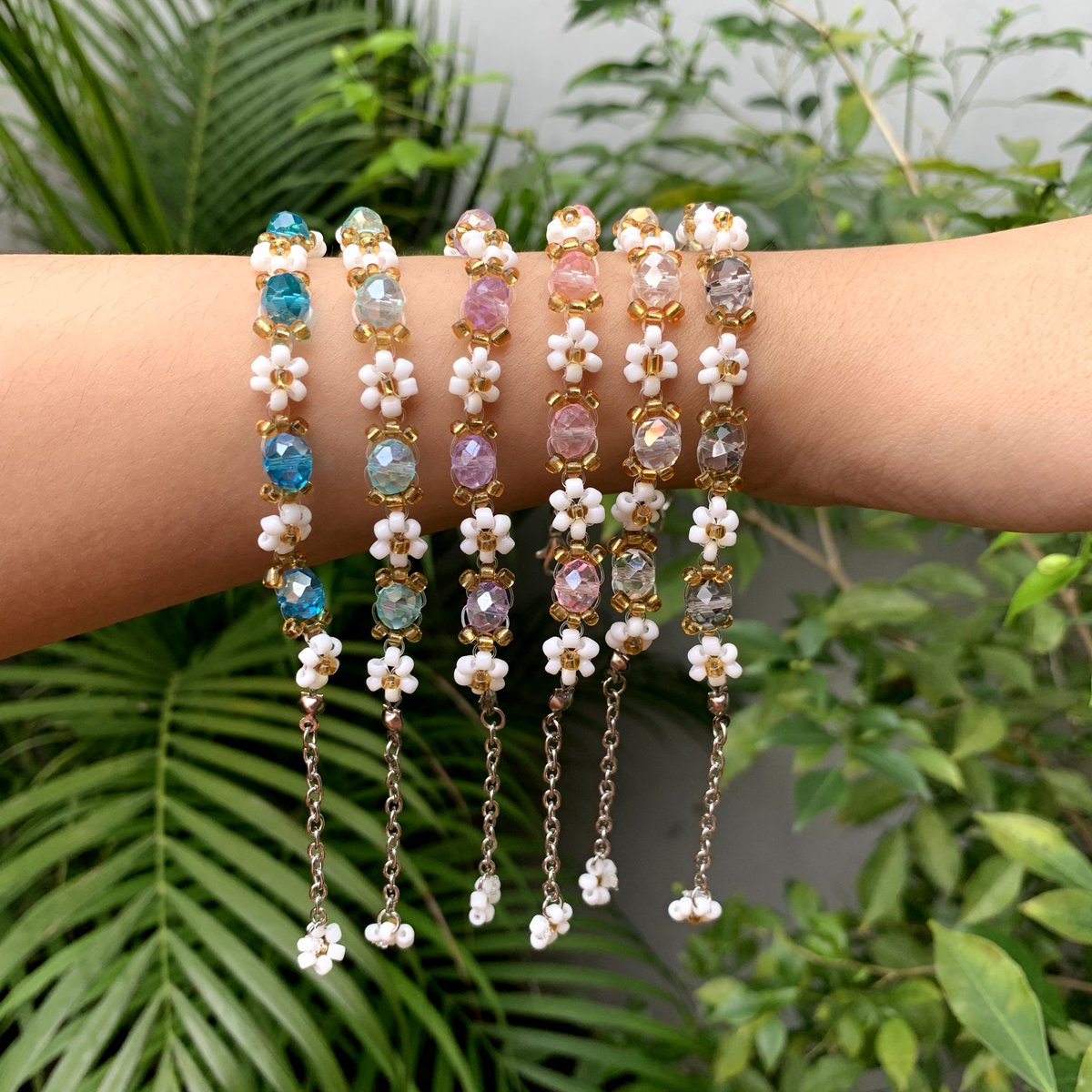 Happiness alert! 📢 I’m overjoyed to share that the pre-order for the Daisy Bracelet Beads is officially open! Make sure to secure yours now and let your wrist bloom with prettiness.