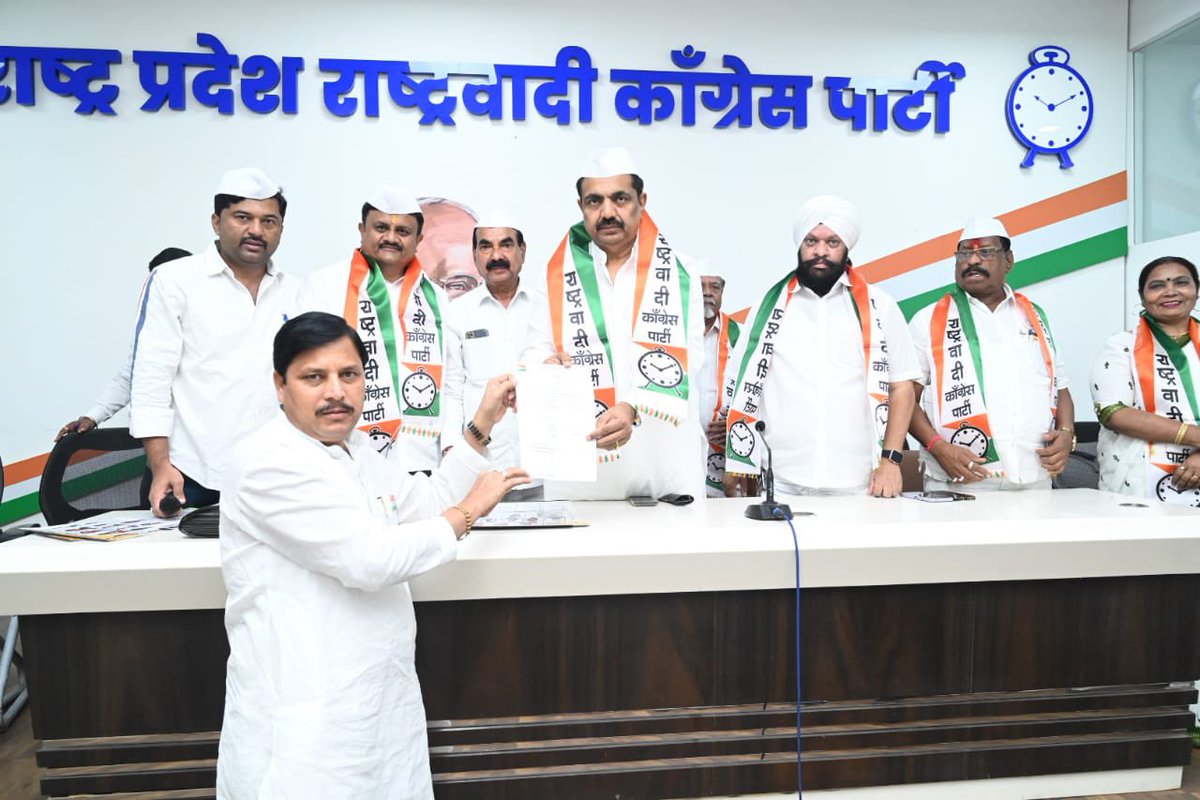 राष्ट्रवादी काँग्रेस पक्षाचे प्रदेशाध्यक्ष, माननीय आमदार जयंतराव पाटील यांच्या मान्यतेने प्रा. ईश्वर आनंदराव मुंडे यांची पक्षाच्या सेवानिवृत्त कर्मचारी अधिकारी सेलच्या 'राज्यप्रमुख' पदी नियुक्ती करण्यात आली आहे. यावेळी माननीय आमदार सुनील भुसारा, युवक प्रदेशाध्यक्ष महेबूब शेख व