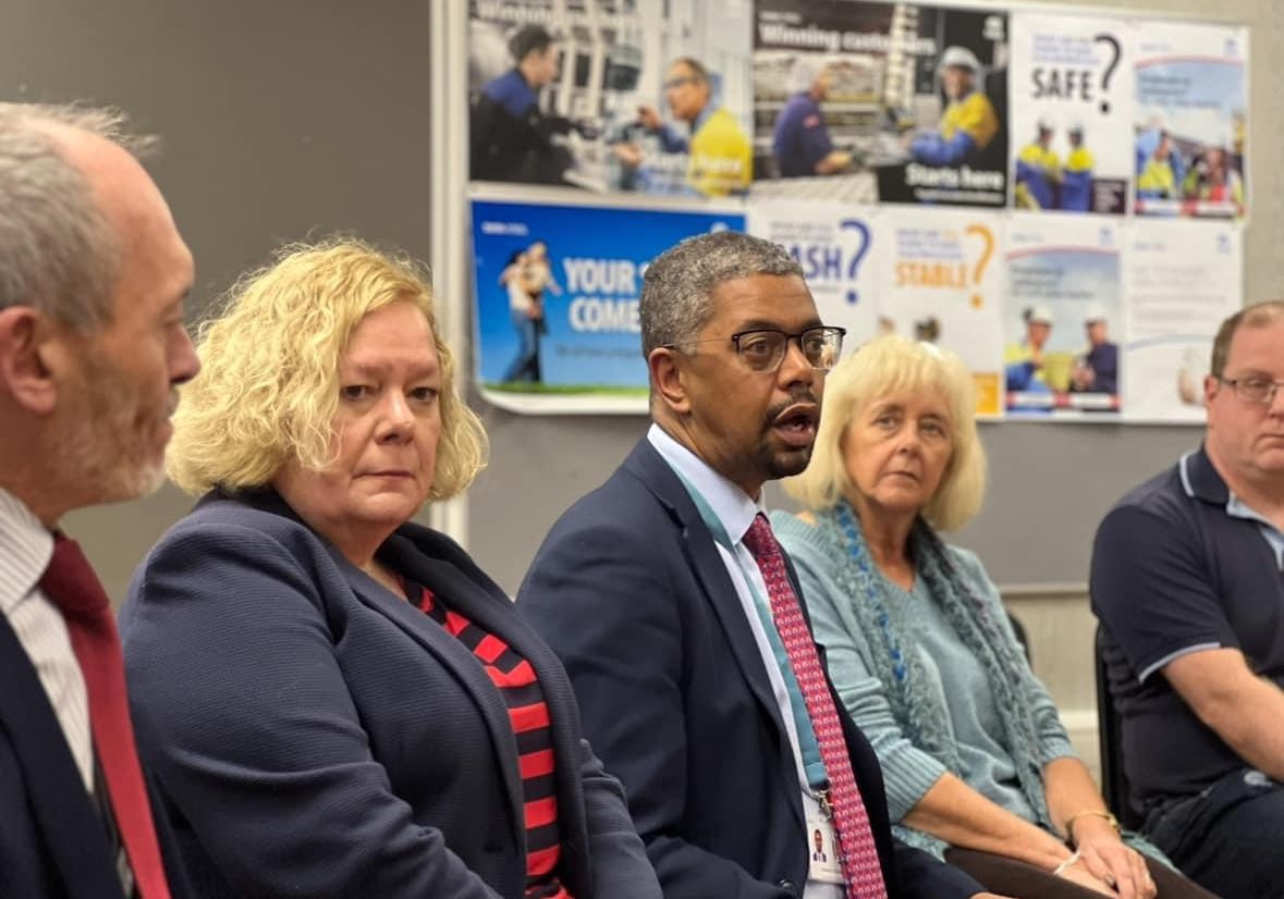 Last night, with Ruth, Jayne, Jess, John & Vaughan I heard  directly from steelworkers about the uncertainty they face, and how the govt’s destruction of our steel industry will damage the UK. This cannot be allowed to happen. 
We stand with them. 

#WeNeedOurSteel