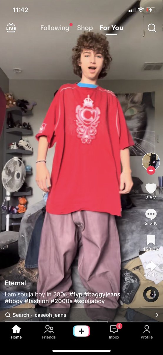 DavidFirt's tweet photo. Chris when he puts on my clothes https://t.co/U3eas6HF0W