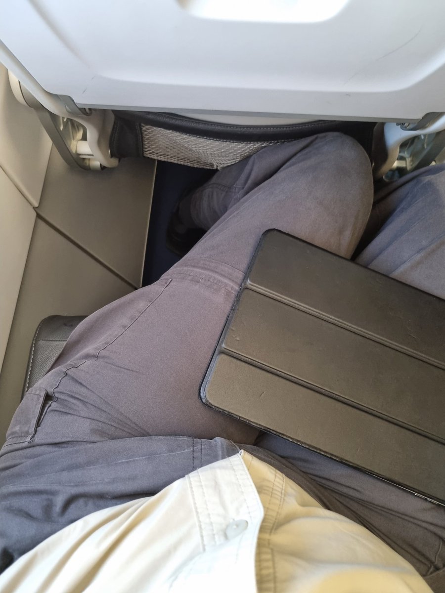 This experience with @Lufthansa_DE is the worst seat pitch I ever had! I'm not even able to sit properly in my seat in 25A in A320-200 in LH1809. If you keep on saving on legroom, I save my € at @lufthansa