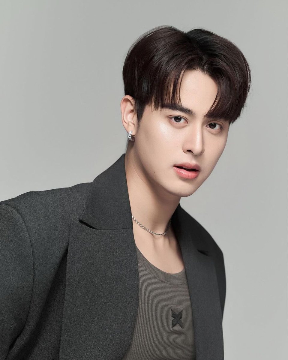 blewworaphonTH's tweet photo. ไม่หล่อตรงไหน ให้เอาปากกามาวง @blewworrapon 

#blewworaphon_
#บลิววรพล https://t.co/23CiLBIP6j
