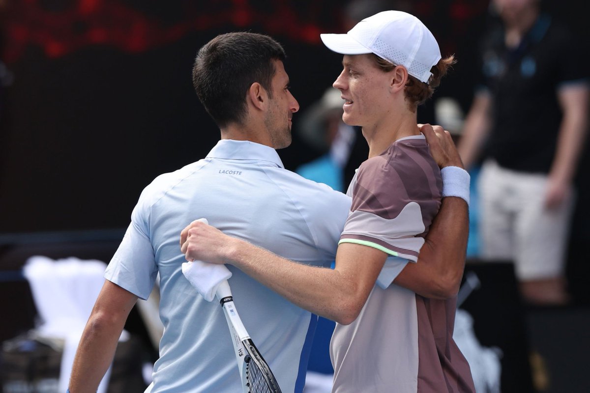 settenisok's tweet photo. 16 de julio de 2023: Alcaraz termina con la racha de 2195 días sin perder de Djokovic en Wimbledon.

26 de enero de 2024: Sinner termina con la racha de 2195 días sin perder de Djokovic en el Australian Open.

Datazo de @RelevantTennis. https://t.co/qxTwVRCtIn