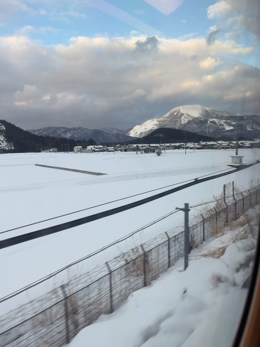 sobi556's tweet photo. 米原は真っ白⛄️ https://t.co/oIx12RhP4M