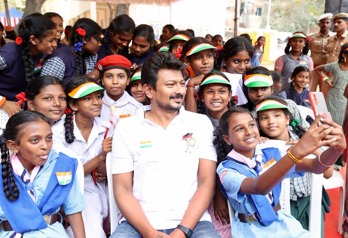 நம்முடைய #ChepaukTriplicane தொகுதியில் அமைந்துள்ள லேடி வில்லிங்டன் பள்ளிக்கான Science and Brighter Tomorrow ஆய்வகம் - சமையல் மற்றும் உணவுக்கூடம் ஆகியவை புதிதாக அமையவுள்ளன. 

இவற்றுக்கானக் கட்டுமானப் பணிகளை பள்ளிக்கல்வித்துறை -  ‘நம்ம ஸ்கூல் நம்ம ஊரு பள்ளி’ முன்னெடுப்பின் மூலம்