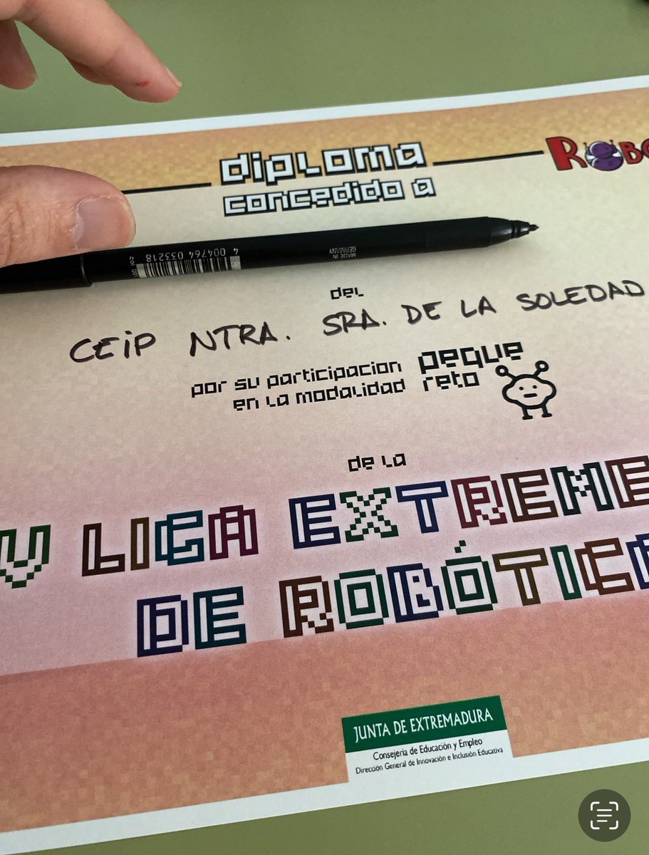 MaestroManuelPa's tweet photo. El curso pasado 1ºEP participó en #pequereto con Beebot y en #codereto con ScratchJr en la V Edición de @robo_reto
🤖🤖🤖🤖🤖
Pero ahora, en 2ºEP y en la VI edición se vienen sorpresas 😍🔥 https://t.co/YOOiS46xkj