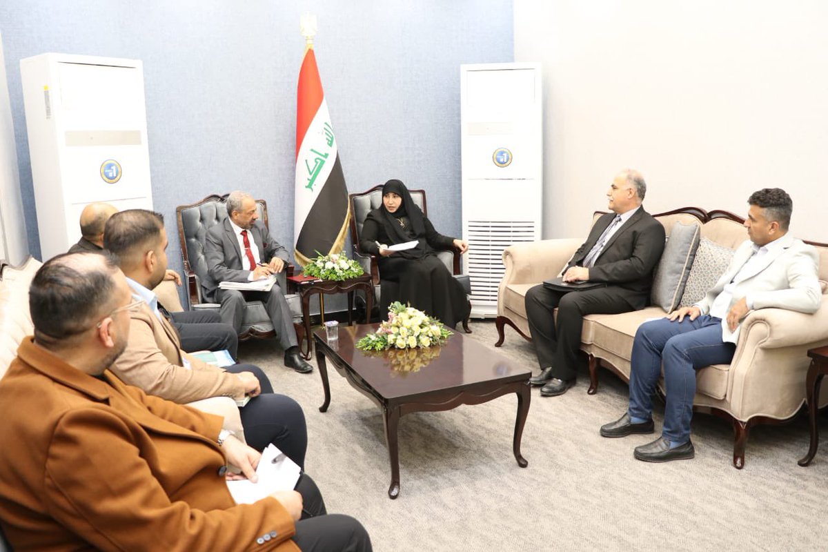 اللقاء بلجنة الاراضي لموظفي وزارة البيئة وستكون متابعة مستمرة  لأستحصال قطع الاراضي والموافقات الاصولية .