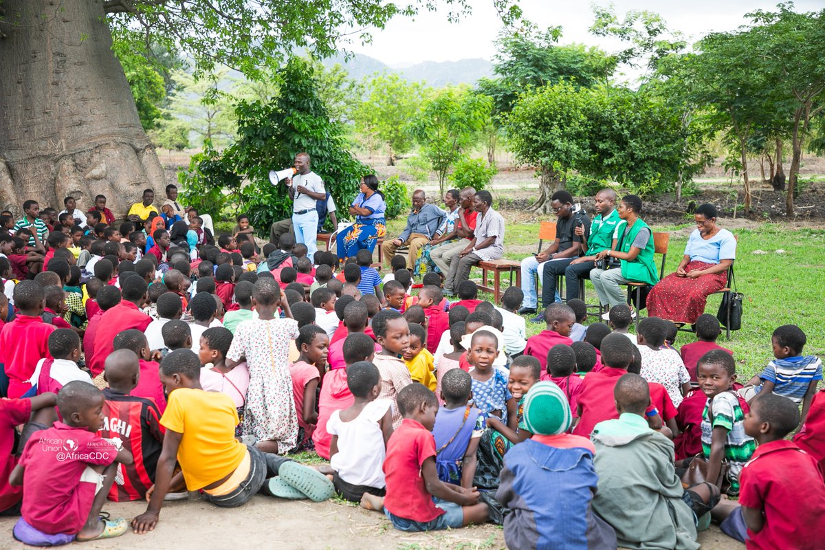 AfricaCDC's tweet photo. Communities are the frontline defenders against infectious diseases!💪Amidst the current #cholera outbreak in #SADC, Risk Communication &amp; Community Engagement(#RCCE) are crucial tools 4 preparedness &amp; response. Let's unite, empower our communities,&amp; halt the spread together. https://t.co/aDi6ce2Wmp
