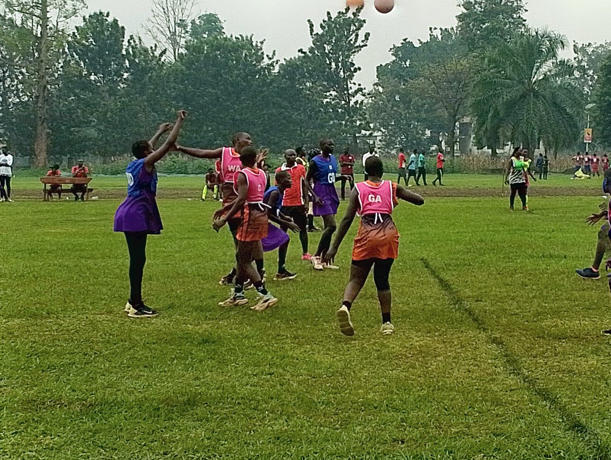 USSSAOnline's tweet photo. #USSSAEliteGames
NETBALL (Round 2)

Bukedea Comprehensive goes bare  knuckles with Ahmadiyya Muslim Secondary School 23:44

#USSSAEliteGames2024 https://t.co/JGxLmZtD74