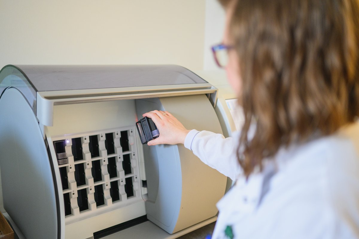New technology that could speed up analysis of cancer screening samples has been approved by the UK government. Go-ahead for the use of digital pathology is based on research led by UHCW and The University of Warwick’s Clinical Trials Unit. Read more ⬇️ uhcw.nhs.uk/news/research-…