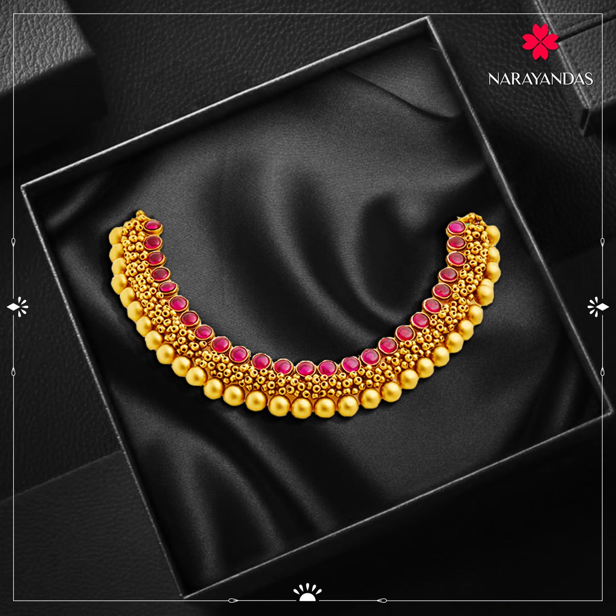 With our Half Necklace Set, you may define elegance because each curve reveals a graceful tale.
More Details Contact us: 9696544217 #necklaces #fashionjewelry #jewelrydesigner #instajewelry #choker #handmadejewelrysale #trendyjewelry #jewelry #narayandasjewellers #varanasidiaries