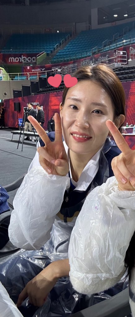 수지언니 오늘 저녁부터 올스타 춤 연습한대요!
연경언니가 수지언니 춤 못춰서 같이 안한다고 ㅋㅋㅋㅋ  연경언니는 메가나 폰푼 노리고 있다고해요😛

수지언니 : 둘다 도찐개찐이야~

#김연경 #김수지