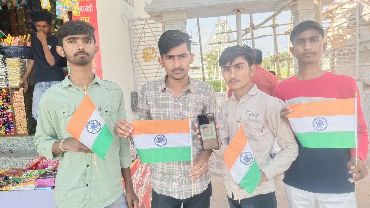 UReportIndia's tweet photo. #UReportIndia #RepublicDay #ProudToBeIndian #YouthPower #FlagHolders https://t.co/gdW5MR2Y4J