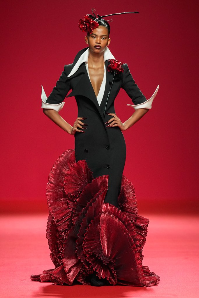 jacquemusx's tweet photo. After an excellent Couture Week, here’s a thread with my favourite looks!! ✨ https://t.co/o4y4U1ylj0