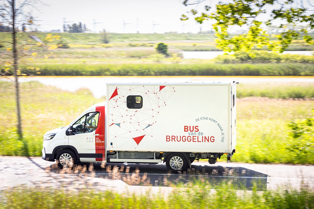 De Bus van de Bruggeling zal deze voormiddag niet in Dudzele staan. Morgen staat de Bus er weer paraat van 11 tot 12.30u. Van 11 tot 12.30u. zal de bus wel op de gebruikelijke plaats in Zwankendamme staan. Iets dringend? Je bent steeds welkom in het Huis van de Bruggeling!