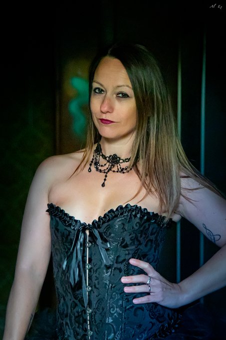 Bonne journ&eacute;e 😘  #laetiluxure #laeti_luxure #shooting #urbex #lingerie #bustier https://t.co/qjW7Rcr<a href="/tag/laetiluxure"class="tags">#laetiluxure</a><a href="/tag/laeti_luxure"class="tags">#laeti_luxure</a><a href="/tag/shooting"class="tags">#shooting</a><a href="/tag/lingerie"class="tags"><span>#lingerie</span></a><a href="/tag/bustier"class="tags"><span>#bustier</span></a><a href="/tag/urbex"class="tags"><span>#urbex</span></a>