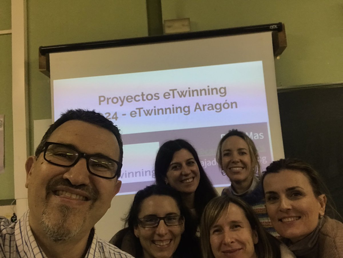 Sesión de formación @eTwinning_es en el @IESMiralbueno de Zaragoza. No hemos sido muchas, pero lo hemos disfrutado!! @dgalextranjeras @dgafprofesorado @CARLEE_Aragon