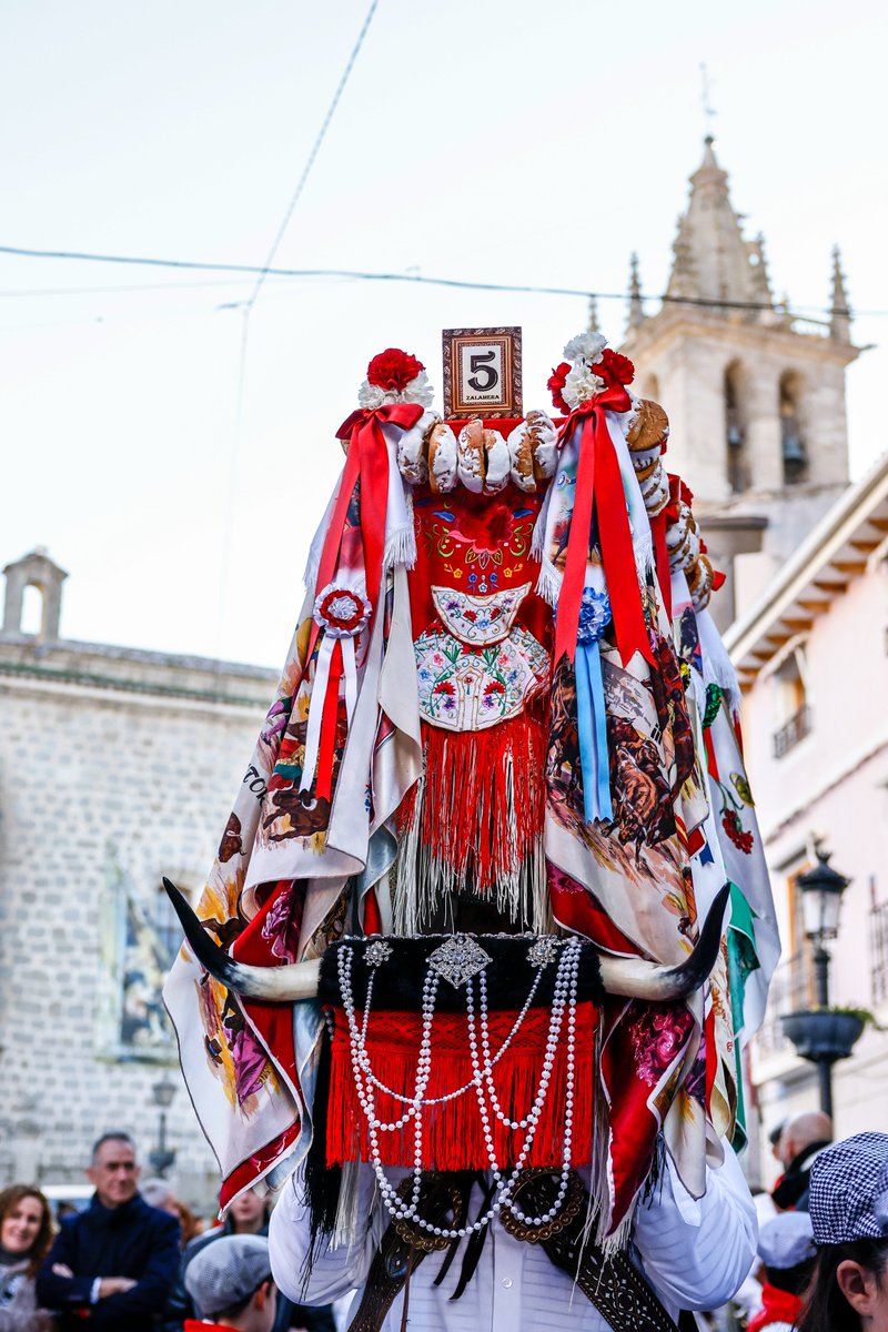AytoColmenar's tweet photo. ⌛️🎊 Mañana es el día más esperado del año para muchos vecinos de #ColmenarViejo 🎉

 💃Mañana es #LAVAQUILLA 

⚡️Una fiesta cargada de energía declarada de Interés Turístico Nacional desde 1986

🐮Conmemora el traslado de reses del fin del invierno
ℹ️➕👇
https://t.co/4oJ2uC3fLU https://t.co/bke13yuNuz