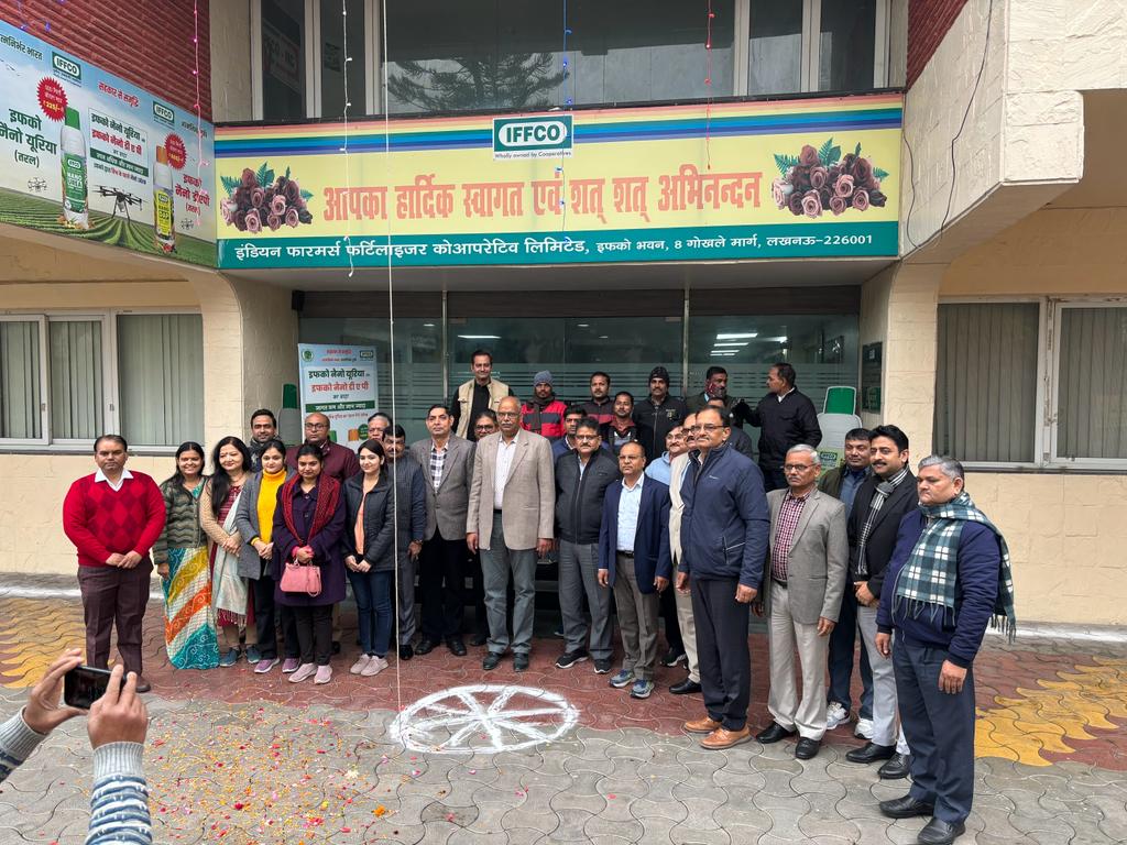 IFFCO_UP's tweet photo. इफको UP में देश के 75वें गणतंत्र दिवस को समर्पित एक विशेष समारोह का आयोजन किया गयाlइस अवसर पर राज्य विपणन प्रबन्धक @abhimaniffco ने ध्वजारोहण कियाl राज्य कार्यालय के अन्य अधिकारीगण भी शामिल हुएl @drusawasthi @IFFCO_PR @iffcoyogendra https://t.co/DqaibNPONe