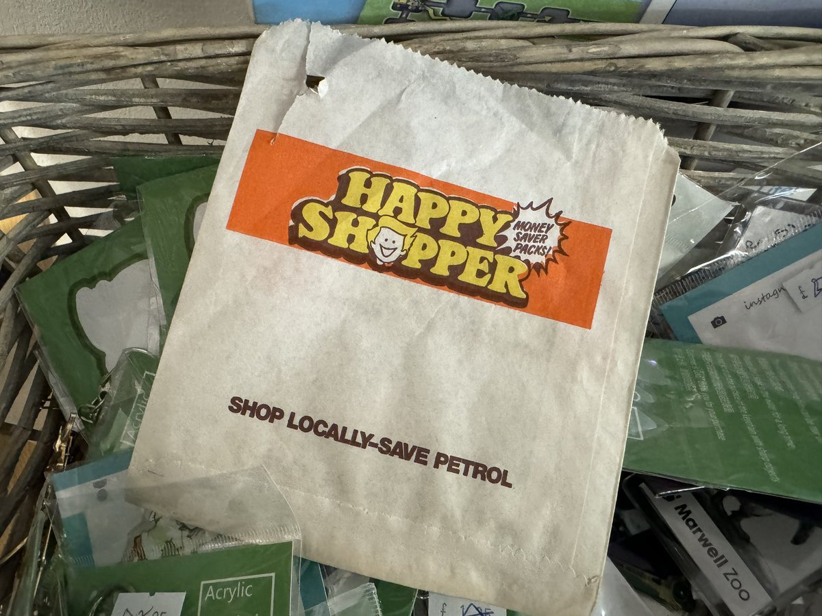 #fridayflashback #happyshopper

“Shop locally - save petrol”
